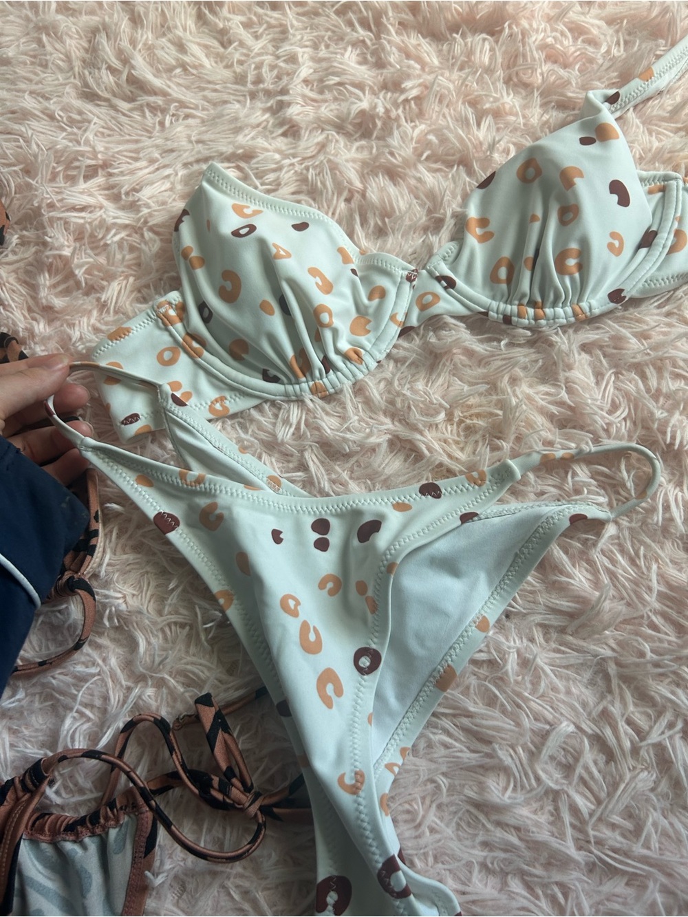 Cupshe Bikini Bundle - Picture 9 of 9